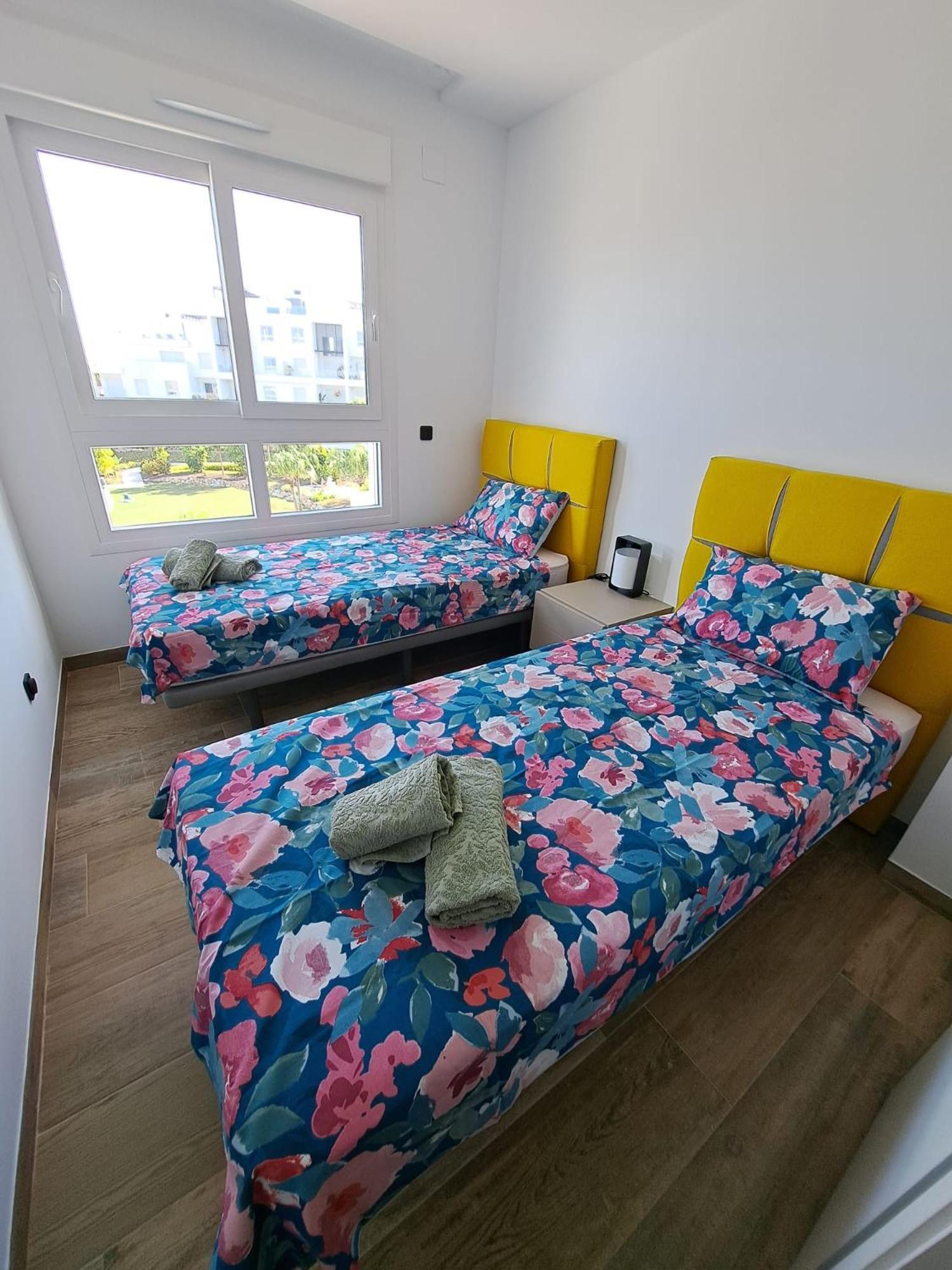 Nice 2 Bedroom Bali Apartment With Sea Views Torrevieja Extérieur photo