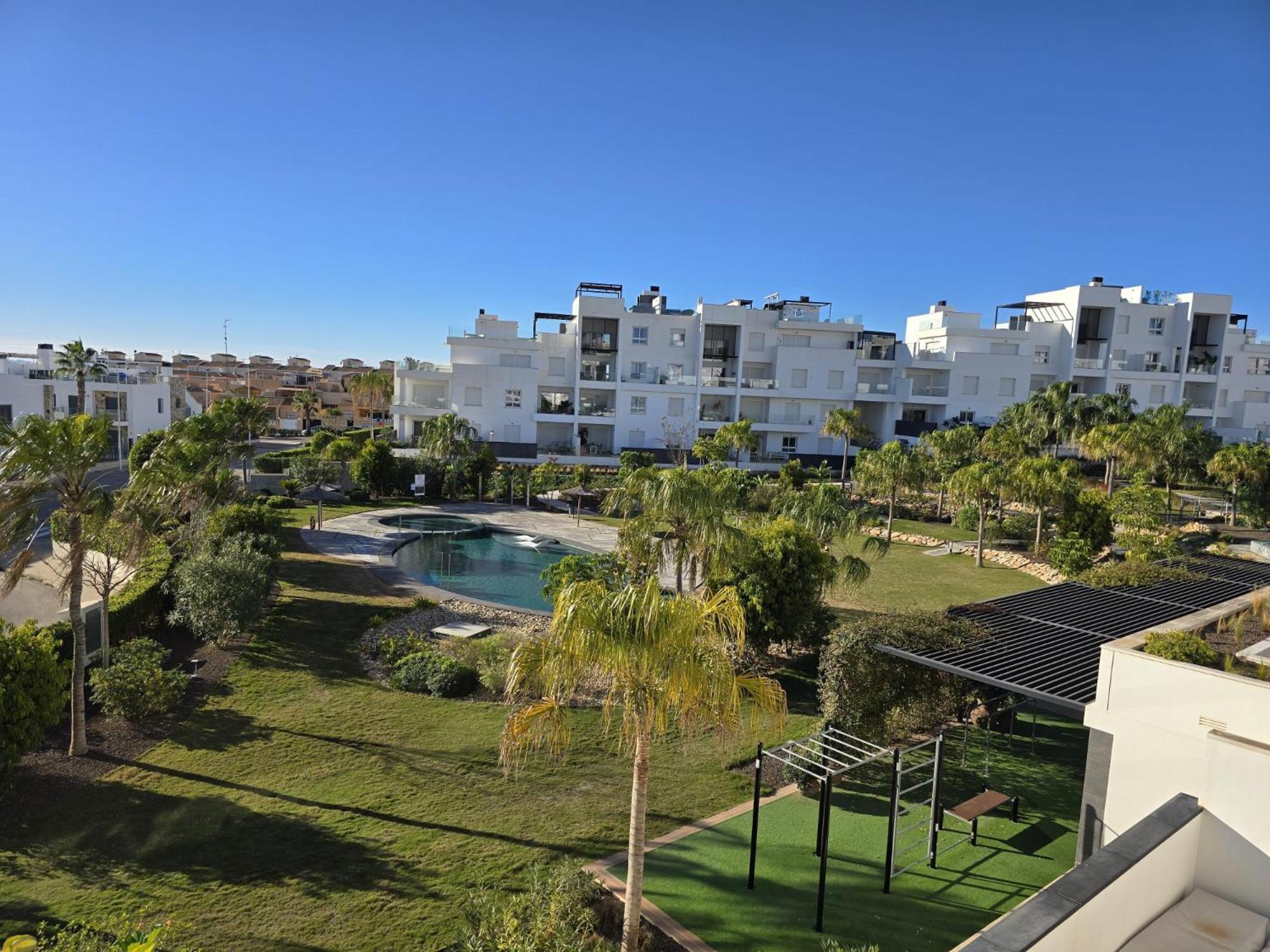 Nice 2 Bedroom Bali Apartment With Sea Views Torrevieja Extérieur photo