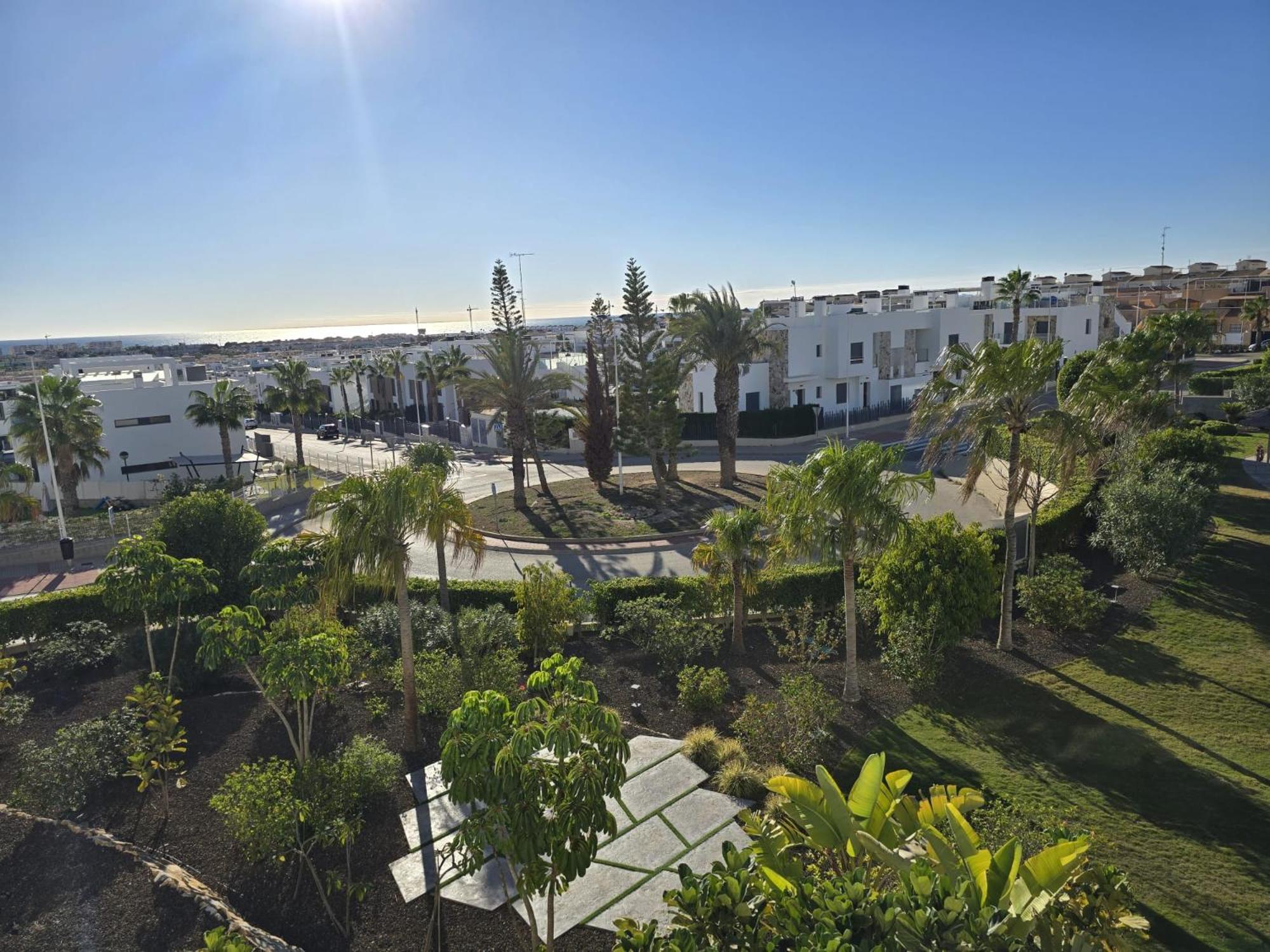 Nice 2 Bedroom Bali Apartment With Sea Views Torrevieja Extérieur photo