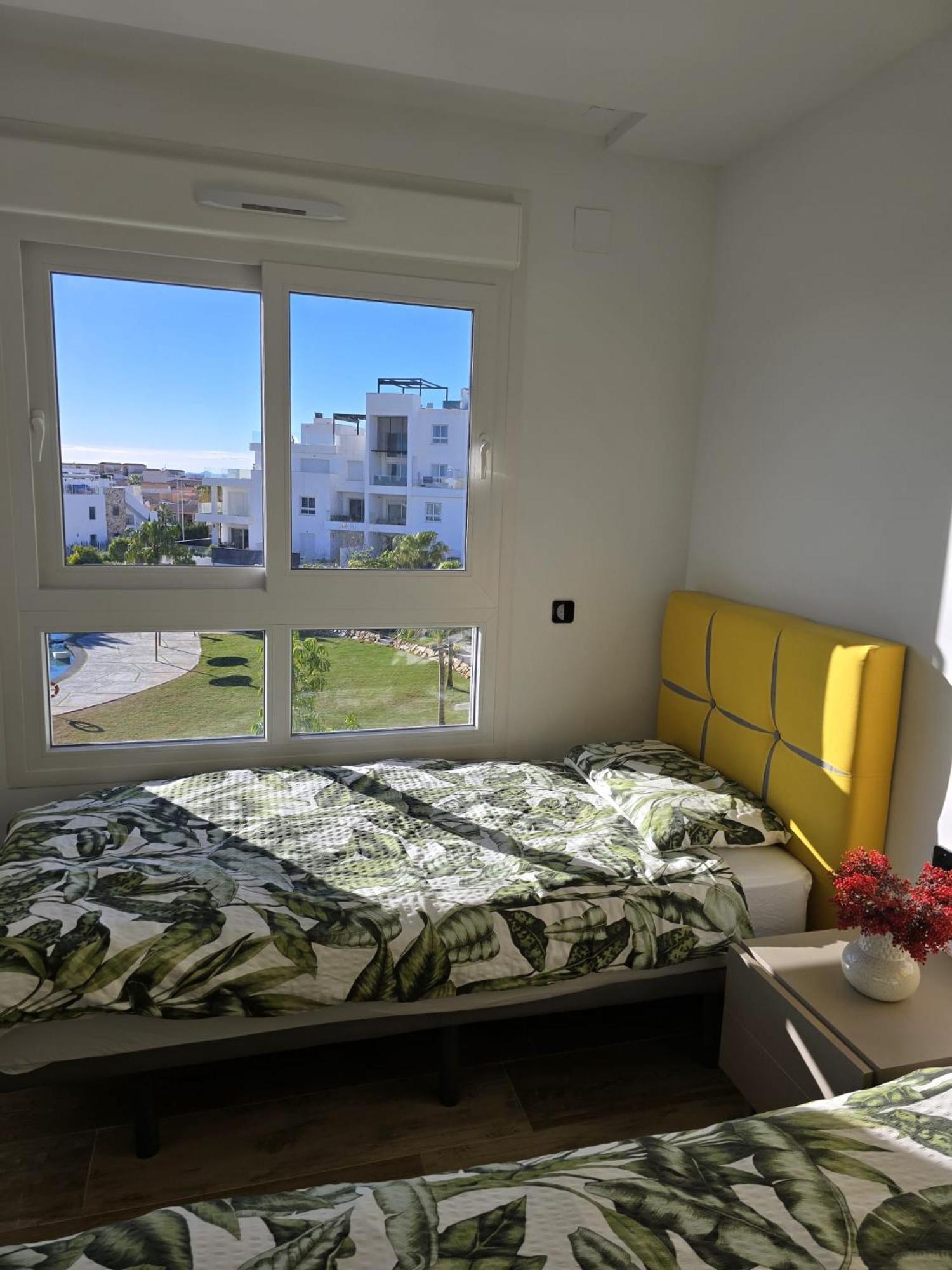 Nice 2 Bedroom Bali Apartment With Sea Views Torrevieja Extérieur photo