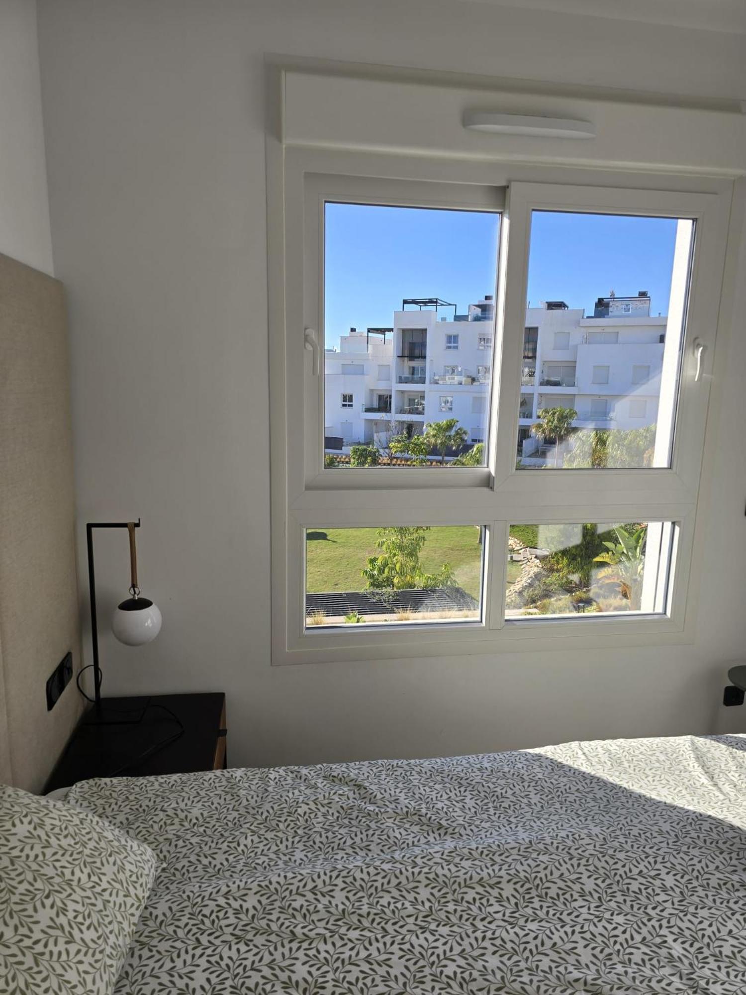 Nice 2 Bedroom Bali Apartment With Sea Views Torrevieja Extérieur photo