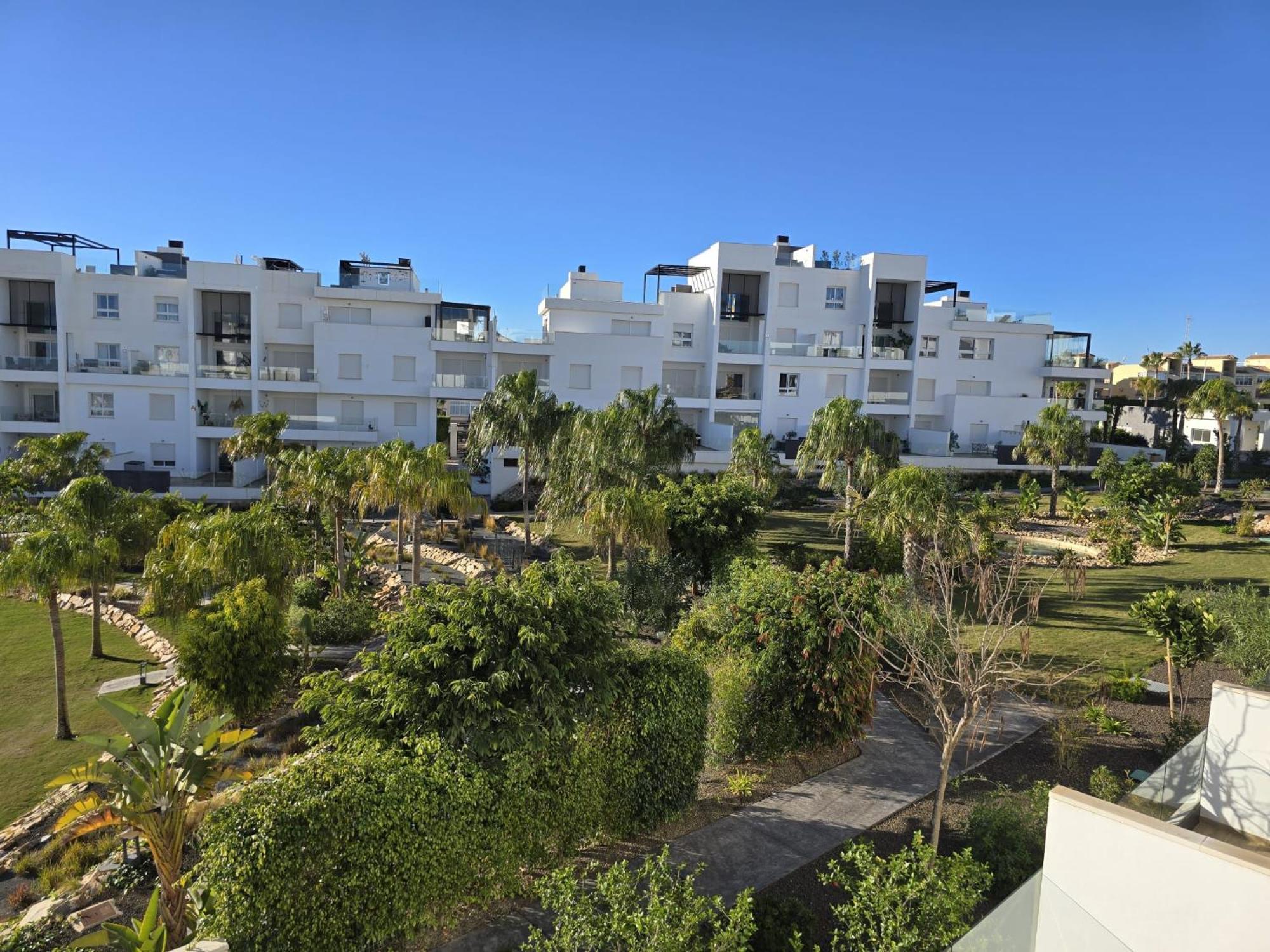 Nice 2 Bedroom Bali Apartment With Sea Views Torrevieja Extérieur photo